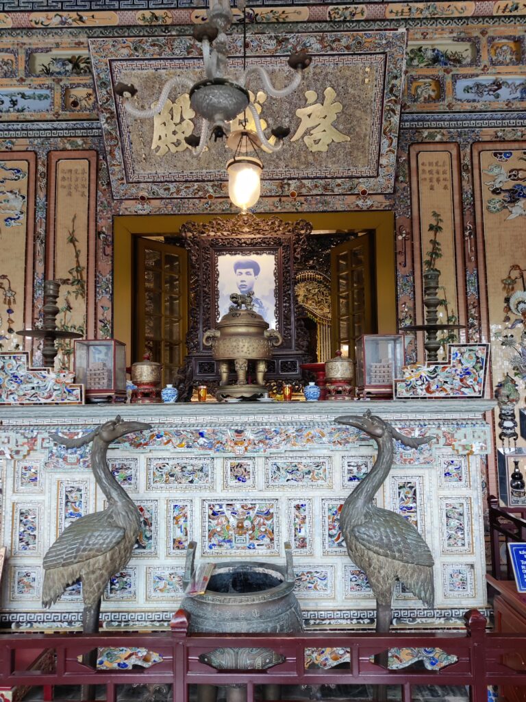 Alter i keiser Khai Dinh sitt mausoleum