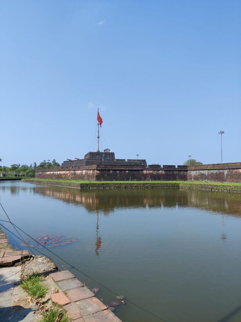 Vollgrava rundt citadellet i Hue